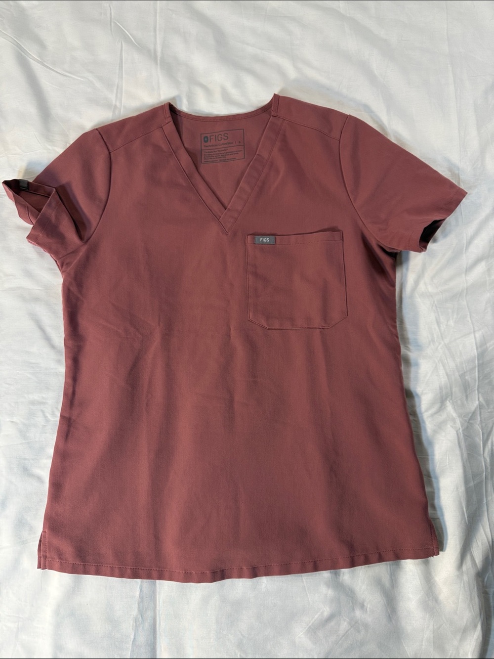 Figs Women’s Short-Sleeve V-Neck Scrub Top in Dusty Pink